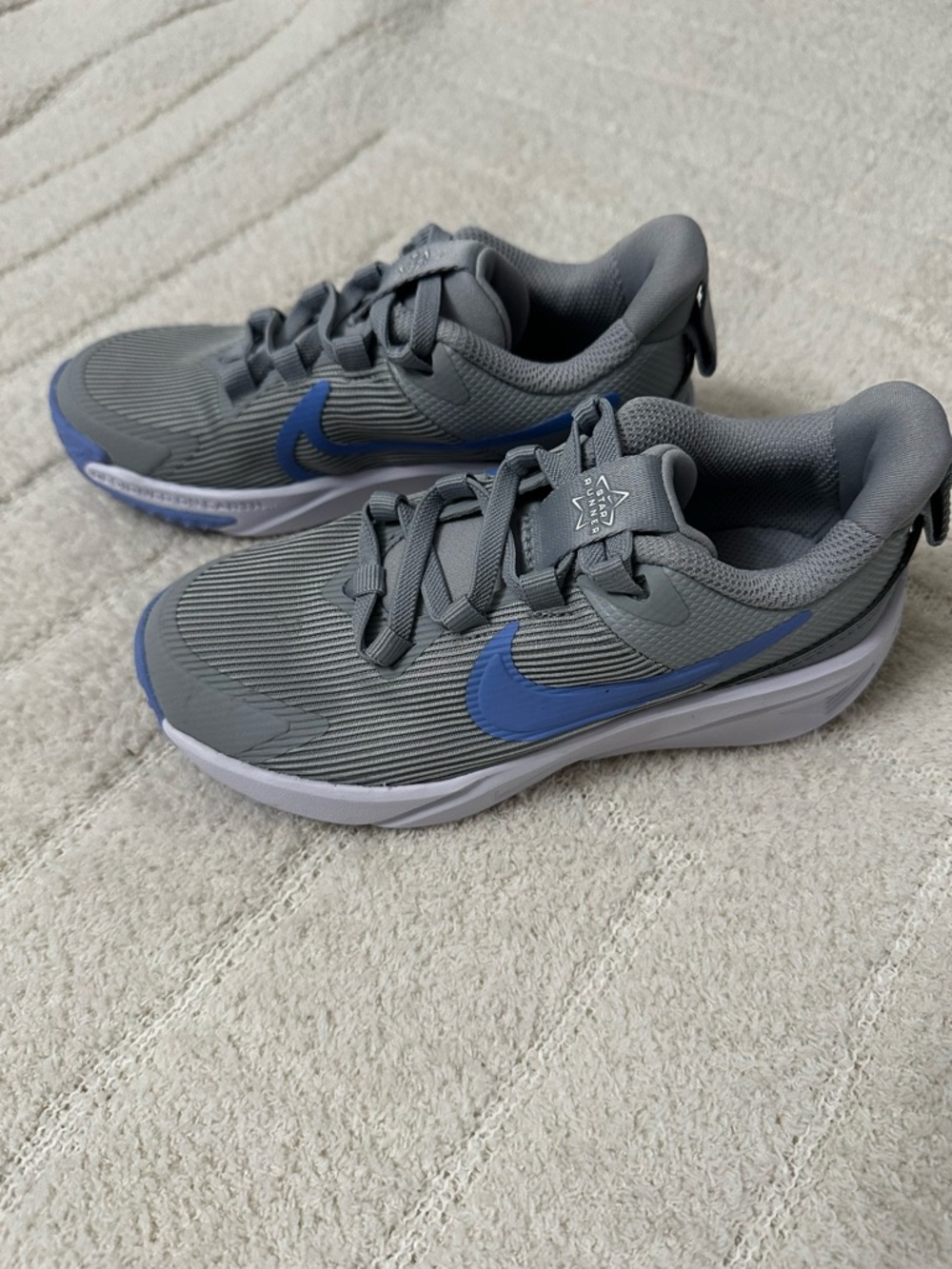 Nike Light Gray Running Sneakers with Blue Swoosh Accent
